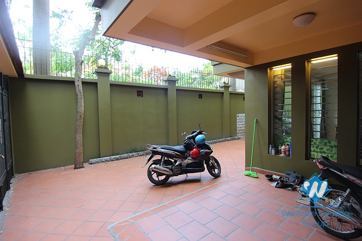 Splendid villa for rent on the lake in Tay Ho, Hanoi 